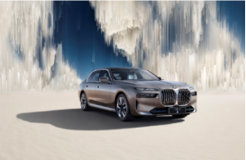 创新纯电动BMW i7携全新BMW 7系家族成员陆续到店，首批车主将获限量版艺术版画263