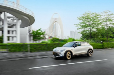 全新smart精灵#3在【郑州】上市并将于6月开启交付 推四款配置车型官方零售价人民币20.99万元起 叠加至高可享超4万元权益2603